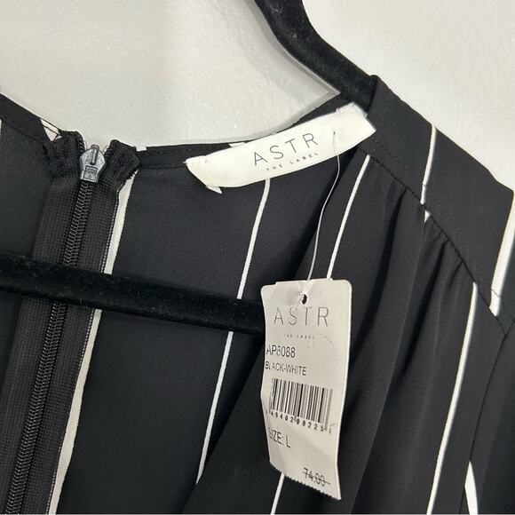 ASTR The Label Short Sleeve Deep V Striped Romper Black White Size Large - Picture 14 of 15